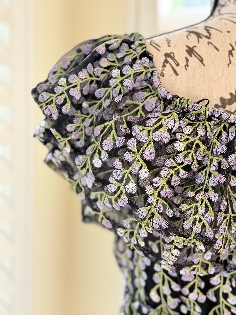 Kensie Black Purple Floral Embroidered Off Shoulder Ruffle Mini Dress Size 6 EUC